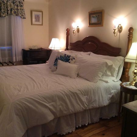 The Red Hook Country Inn, An "Old Rhinebeck" Bed & Breakfast Εξωτερικό φωτογραφία