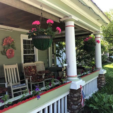 The Red Hook Country Inn, An "Old Rhinebeck" Bed & Breakfast Εξωτερικό φωτογραφία