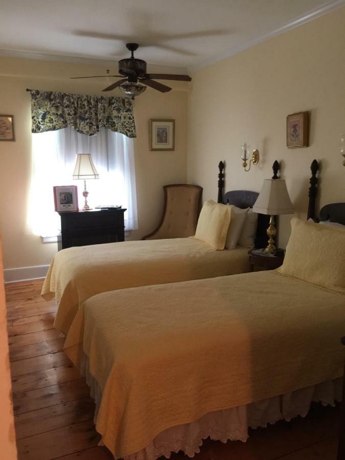 The Red Hook Country Inn, An "Old Rhinebeck" Bed & Breakfast Εξωτερικό φωτογραφία
