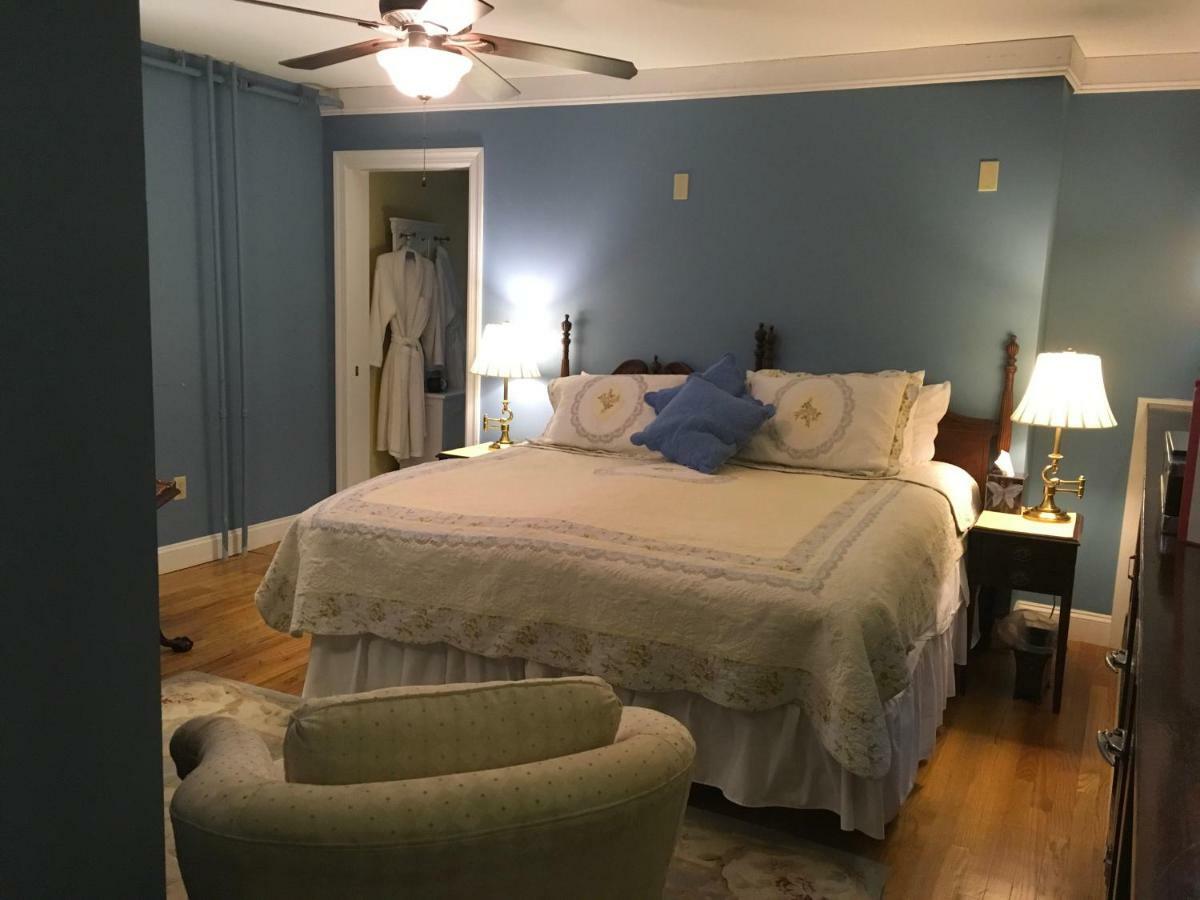 The Red Hook Country Inn, An "Old Rhinebeck" Bed & Breakfast Εξωτερικό φωτογραφία