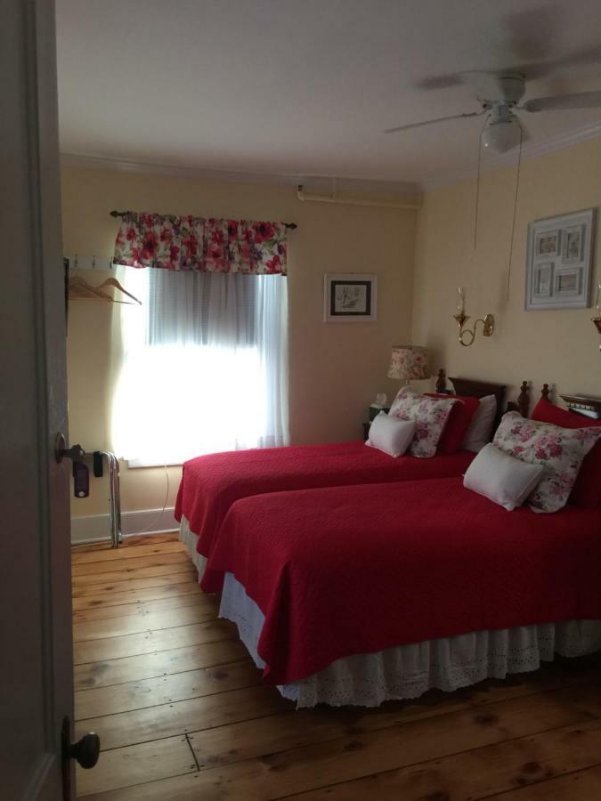 The Red Hook Country Inn, An "Old Rhinebeck" Bed & Breakfast Εξωτερικό φωτογραφία