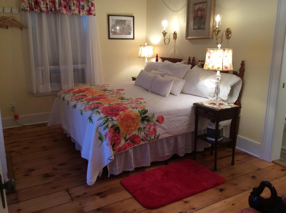 The Red Hook Country Inn, An "Old Rhinebeck" Bed & Breakfast Εξωτερικό φωτογραφία